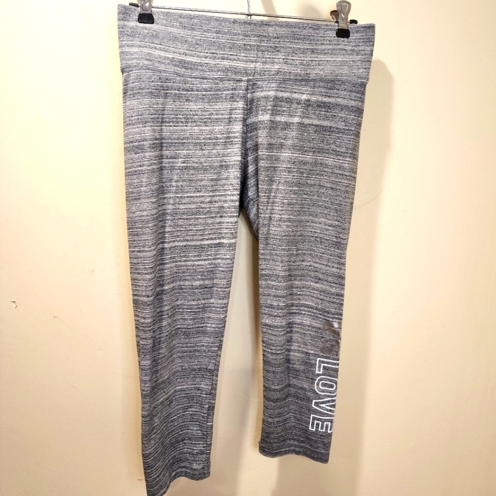 Victoria's Secret gray capri leggings size M